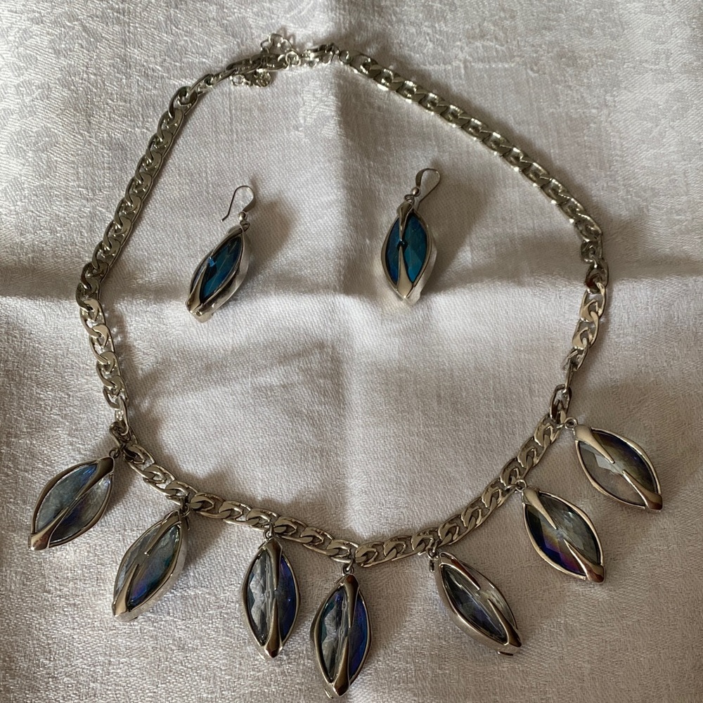 Elegant Silver and Blue Necklace Set